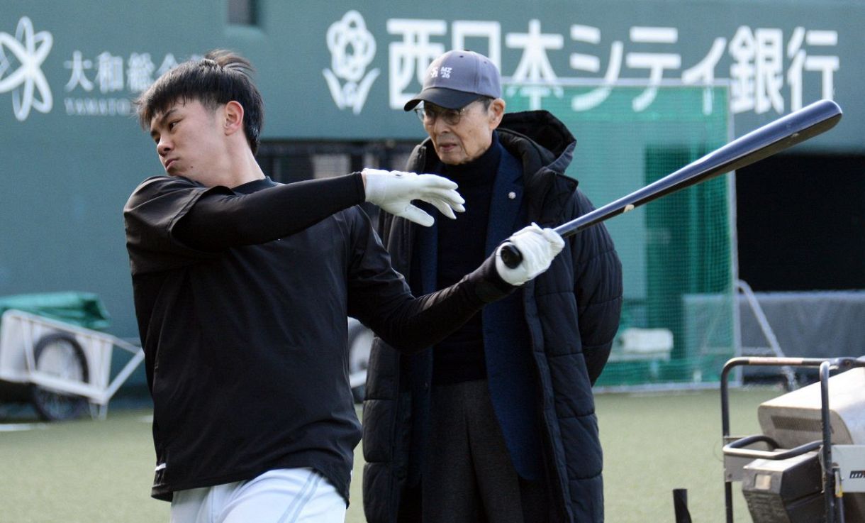 ソフトバンク王貞治会長がルーキーイヤーに複数手術の高校後輩に熱い