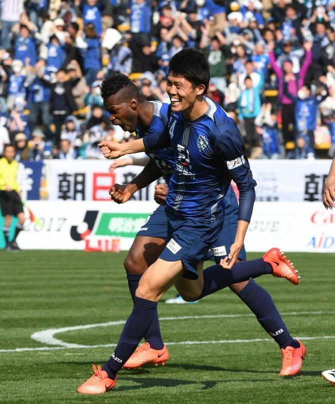 2019 サッカー日本代表 アビスパ福岡 ビッグパッチカード 冨安健洋 21 サッカー日本代表スペシャルエディション 冨安健洋 ビッグ