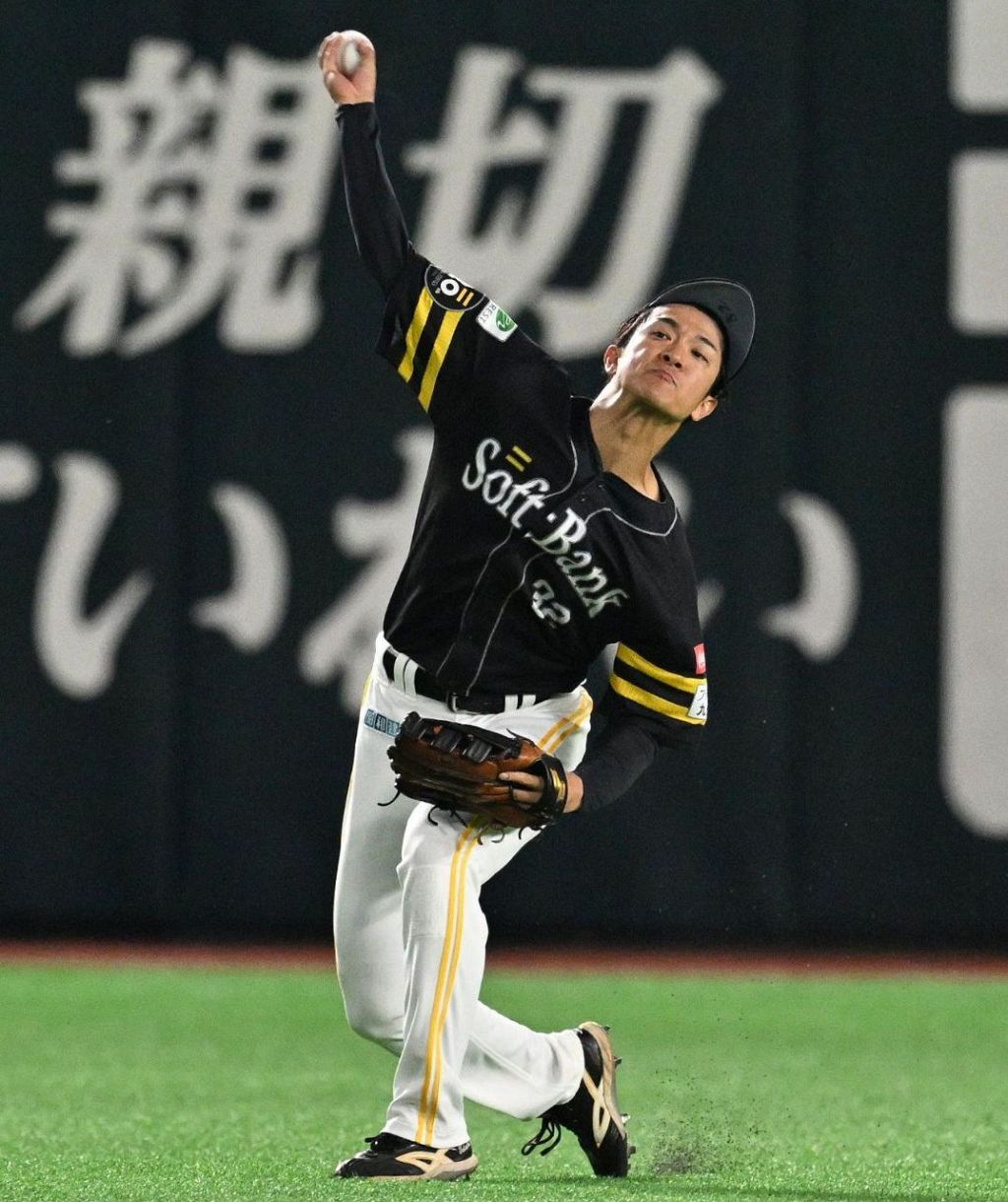 直筆投げ込みサインボール#32柳町逹外野手 □ 【ソフトバンクホークス公式】32柳町 達選手 直筆サイン