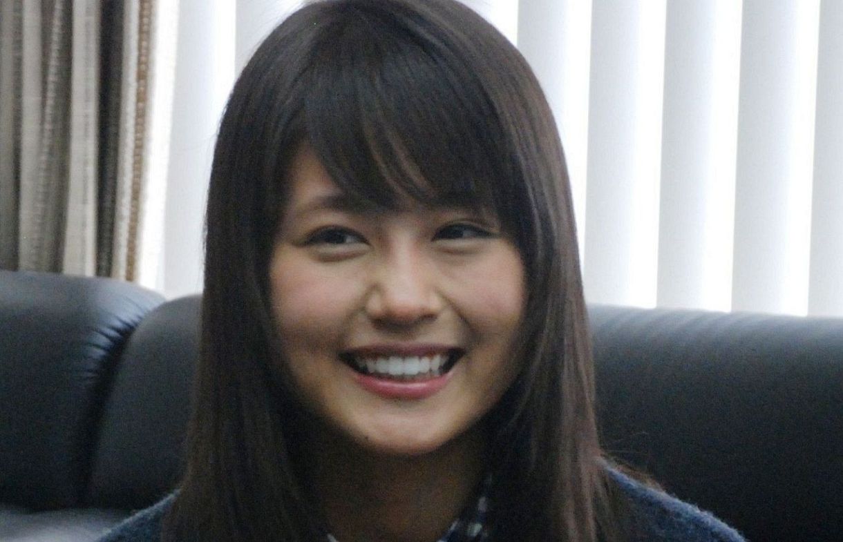 まさかのピンク!!」朝ドラ初出演から13年…有村架純、TV生放送〝パンツ