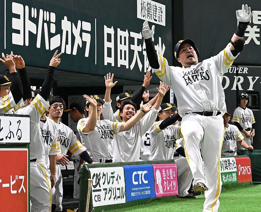 首位攻防戦でソフトバンクがすぐさま逆転 エラーで先制許した直後に