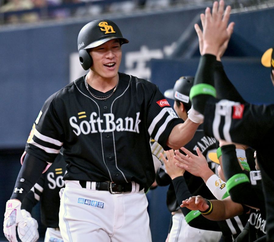 ホークス柳田悠岐スエット上下セットブラックXL ソフトバンク、2連勝で今季最多の貯金18 柳田悠岐がプロ初の代打弾で3