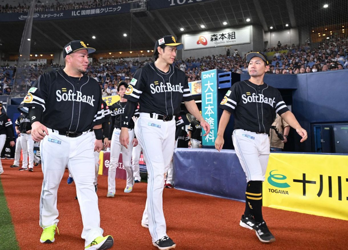 何回やっても最高だなと」今季限りで引退のソフトバンク中村晃も胴上げ