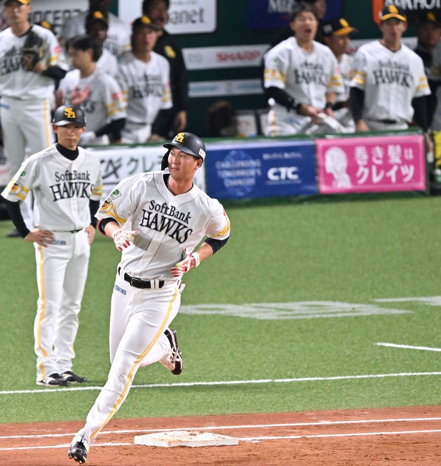 ソフトバンク、打線爆発15得点で巨人に大勝 秋広優人が古巣から