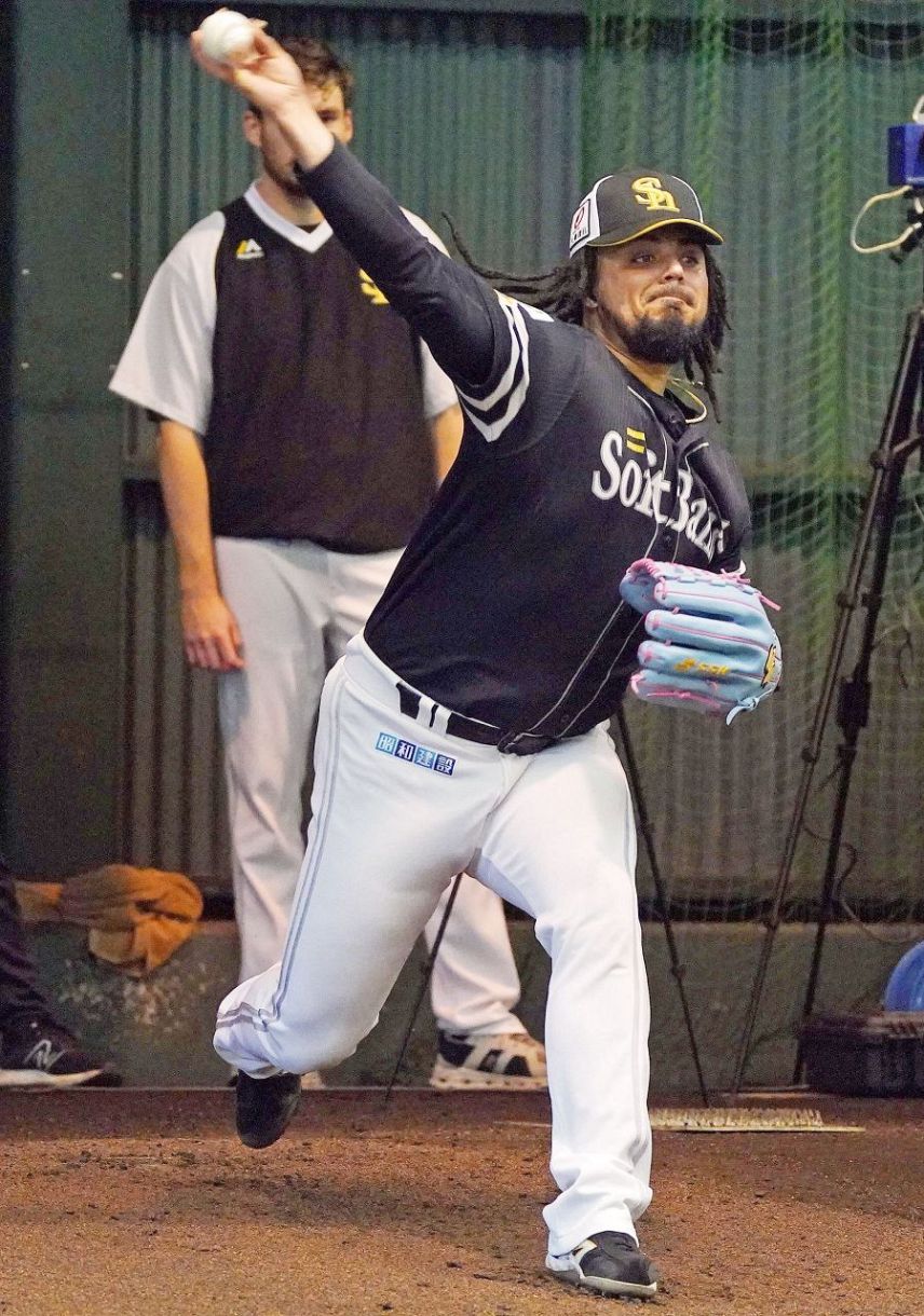 ソフトバンク・オスナ「一番大事なのは勝利に貢献すること」 ブルペンで本番モード47球 超大型4年契約の1年目は順調スタート:「おっ!」で