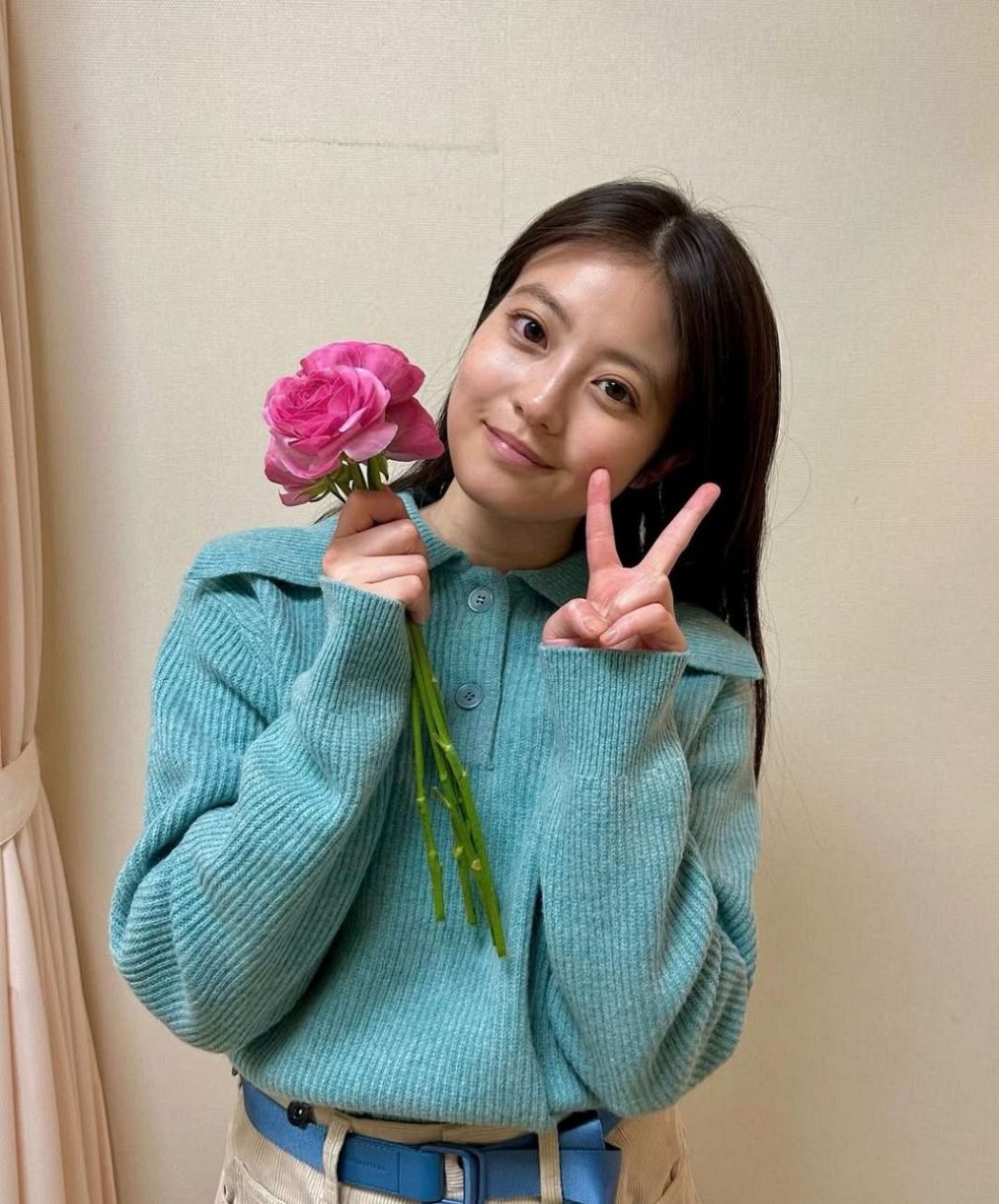 全開」「チラ見せ」貴重なオフショットが話題の今田美桜（「コ｜「絶妙