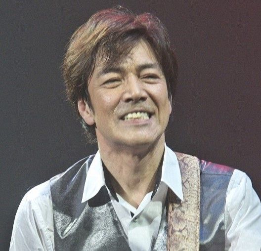 新御三家・68歳レジェンド歌手、96歳の母に寄り添う〝親子