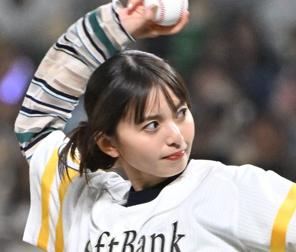 雰囲気ガラリ〝インナー見せ〟が話題の齋藤飛鳥｜「見たら怒られるやつ