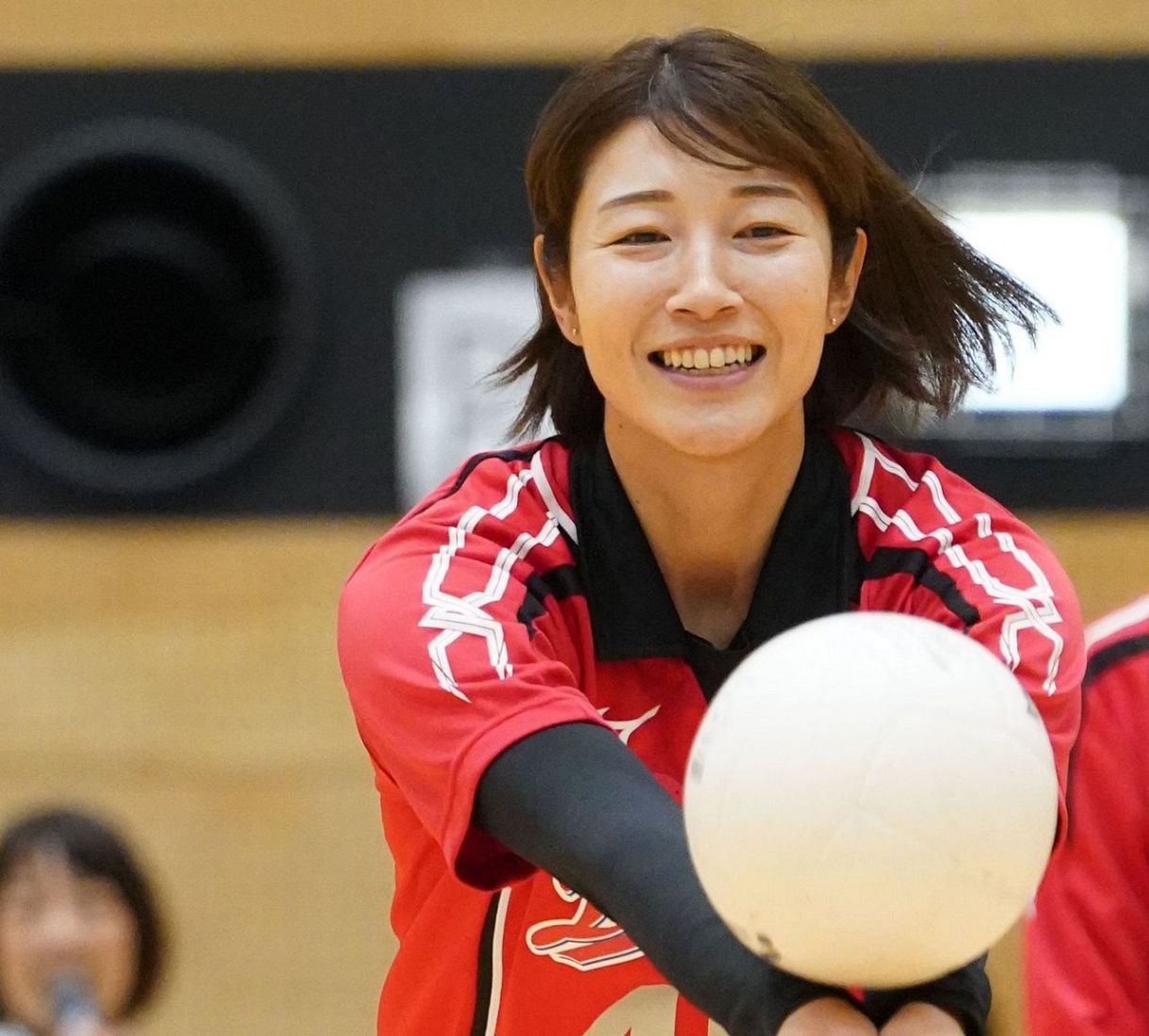 えっ…誰!?」アイドルとの電撃婚から丸1年…狩野舞子〝びっくりミニ丈