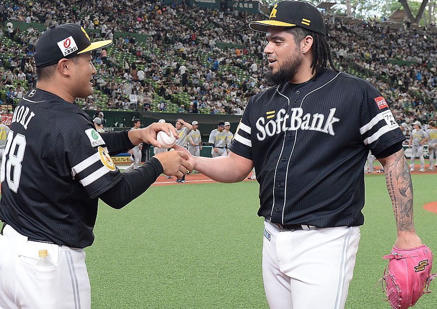 3カ月ぶり1軍で2勝目のソフトバンク森唯斗、9回オスナがピンチ招くも「絶対抑えてくれる」 かつての守護神が現クローザーに厚い信頼：「おっ！」で