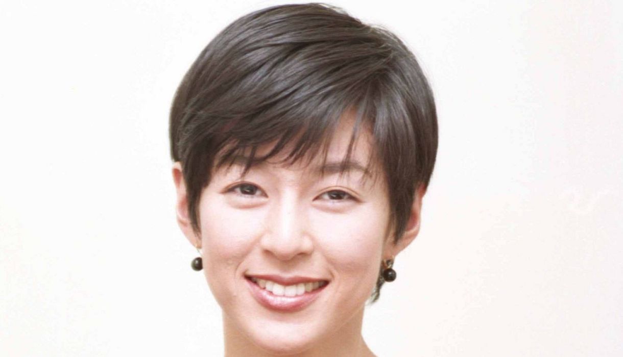 この4人、同い年」鈴木保奈美が披露した〝丙午4ショット〟に反響