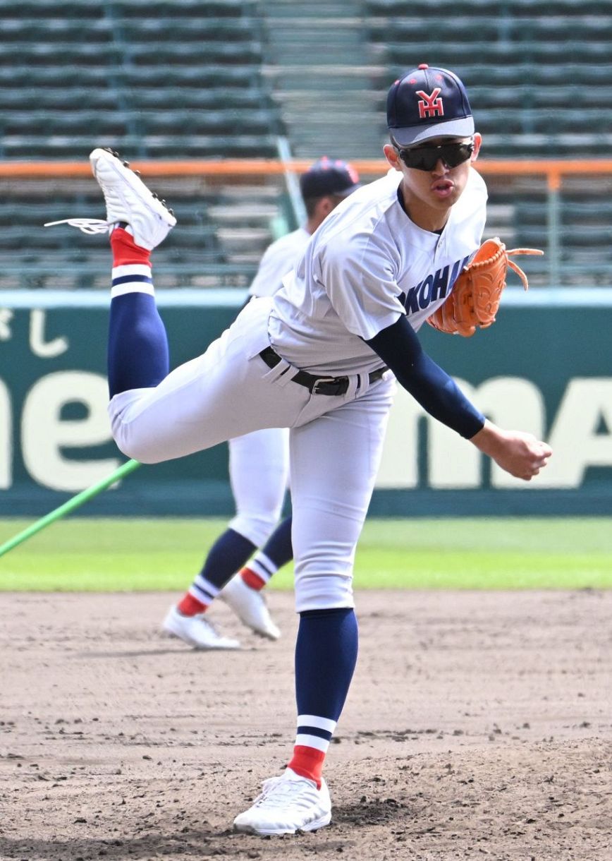 激レア‼️ 横浜高校野球部 半袖 Vジャン 高校野球】大谷翔平や佐々木朗希を凌駕する完成度の高さ 横浜高の1年生