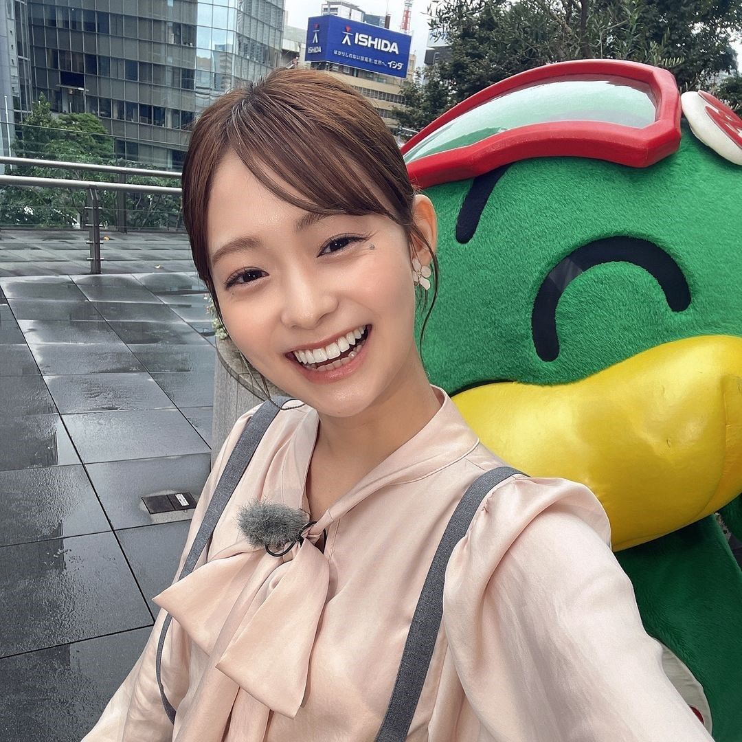 これは…内容入ってこんよ」お天気お姉さんがスケスケ衣装で赤面