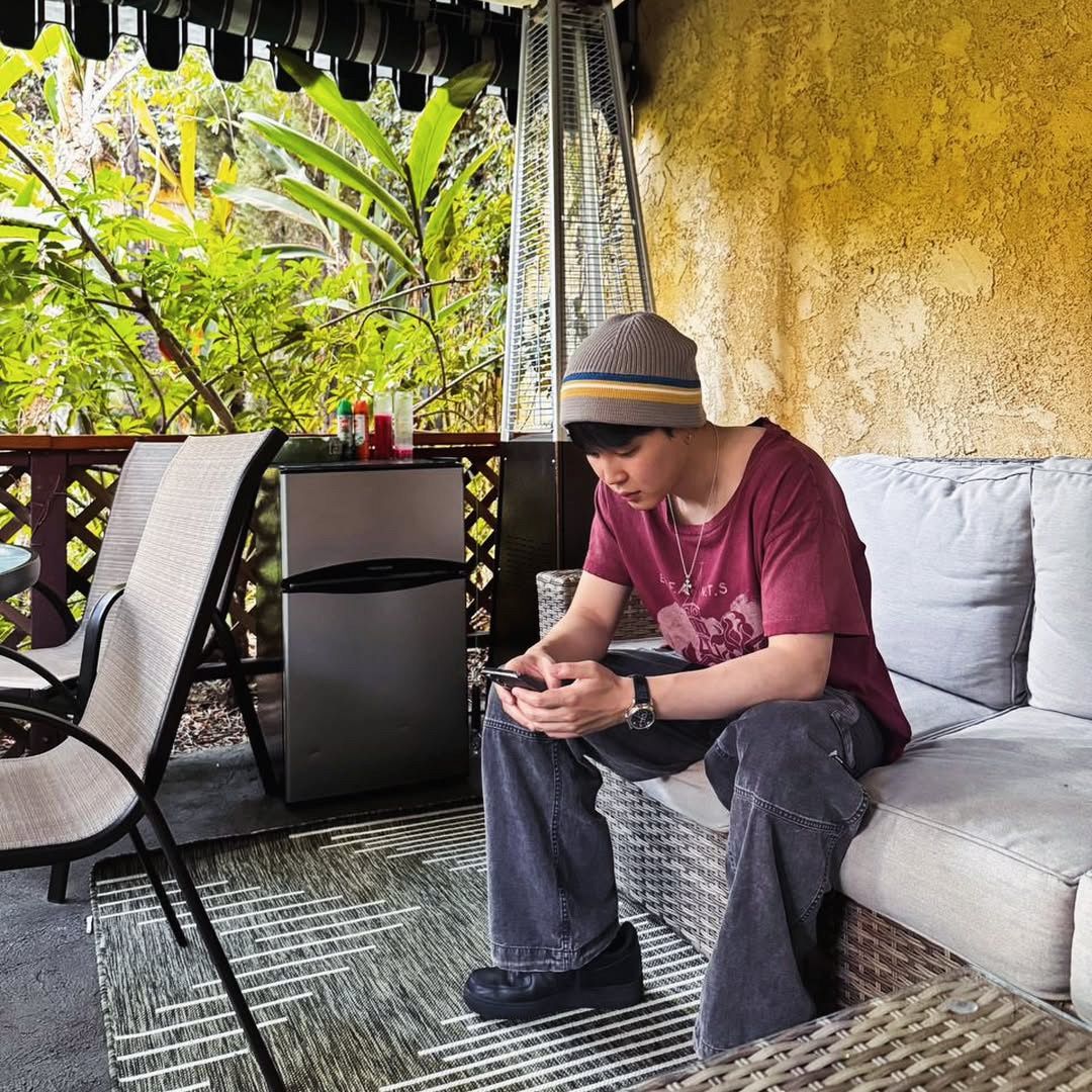 お揃い買う!」性格も真逆⁉ BTSメンバー意外な〝バッグの中身〟「私物