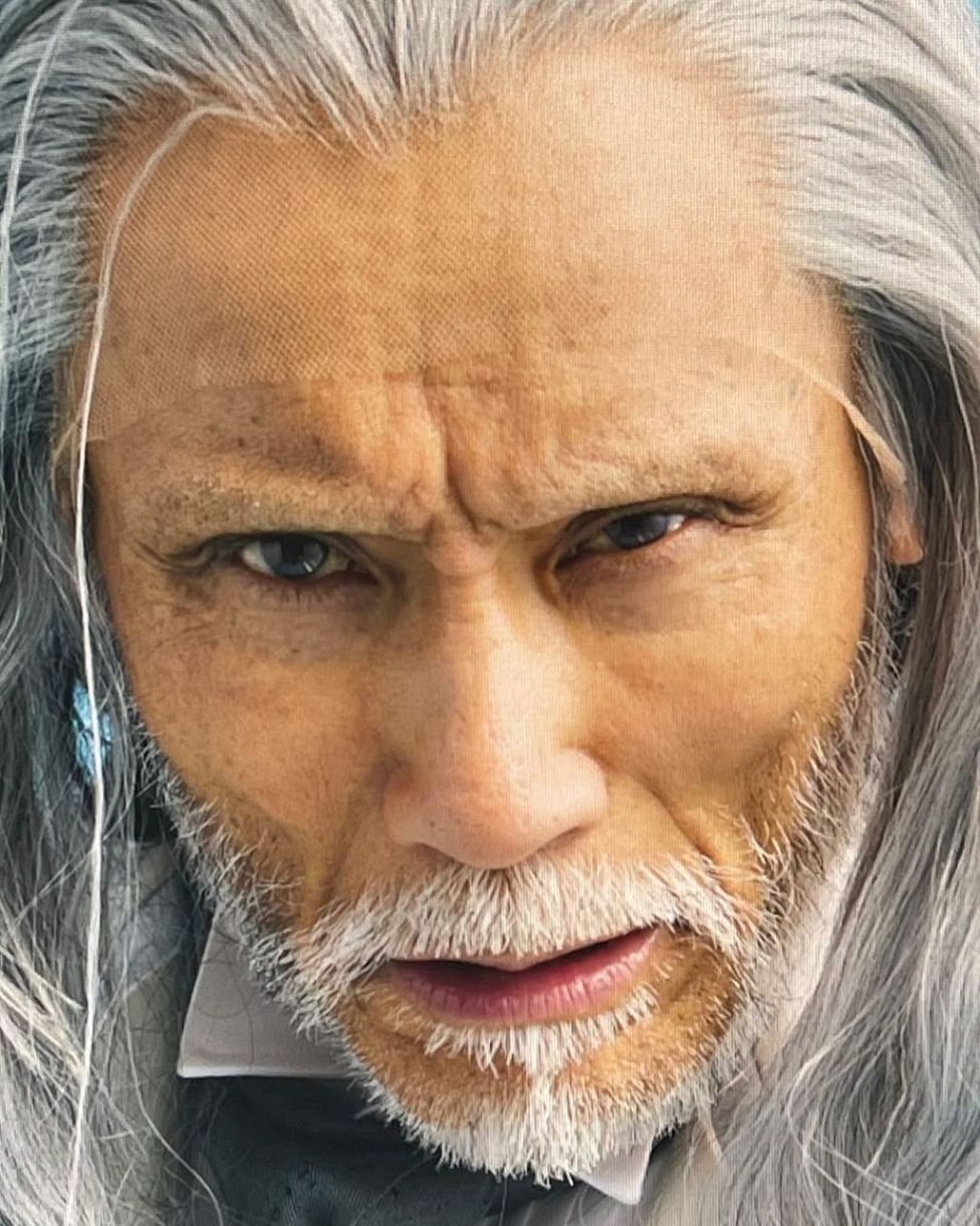 23時起床」「1日1食」ヨガ仙人 ⇒ イケオジ〝激変〟片岡鶴太郎70歳の