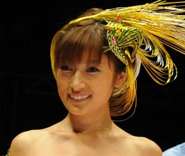 面積少な目〟衣装でポールダンス！43歳、熊田曜子が話題「まるで離陸