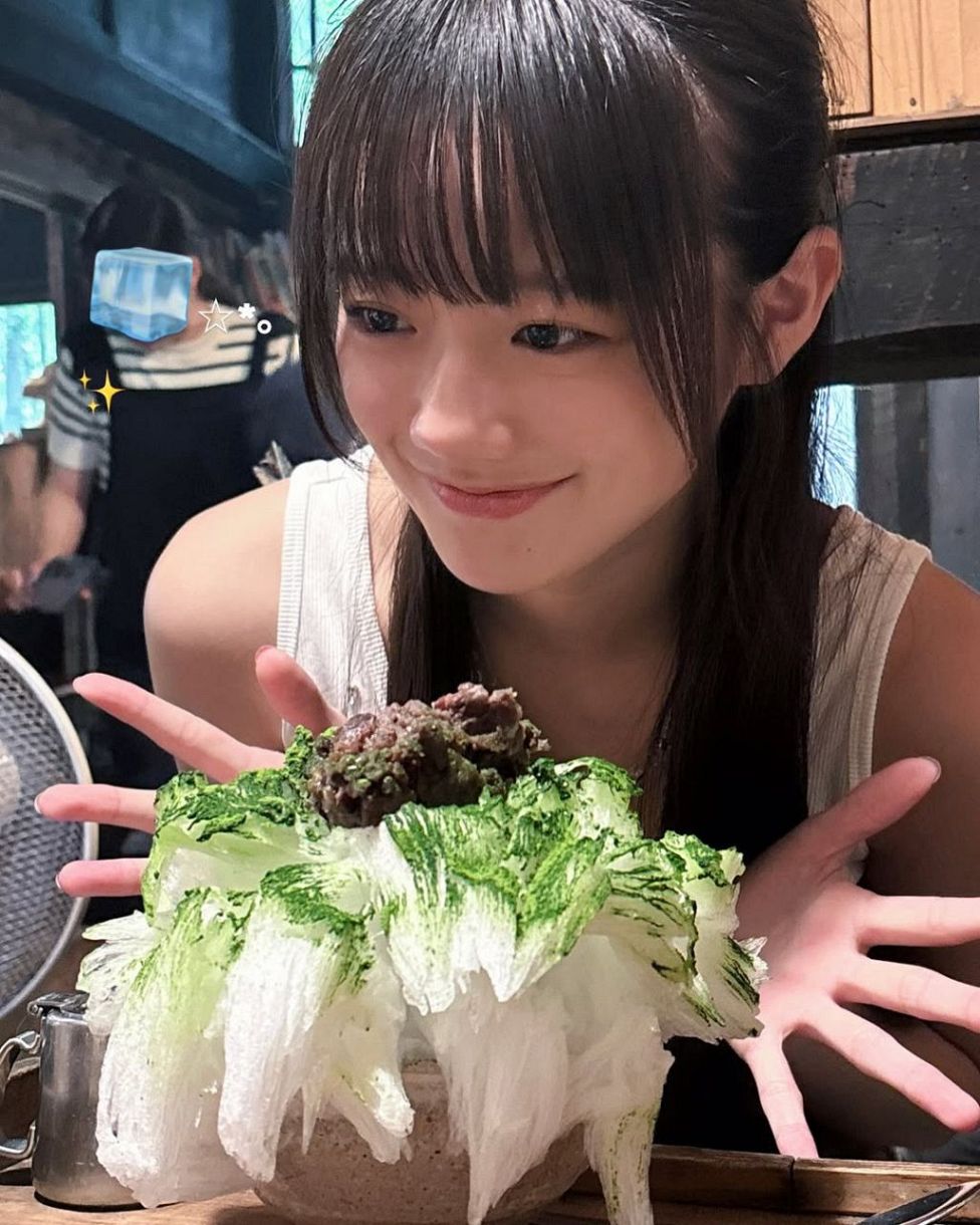 キムタク娘役でブレイクの19歳、中島瑠菜〝雰囲気がらり〟大人ドレス姿