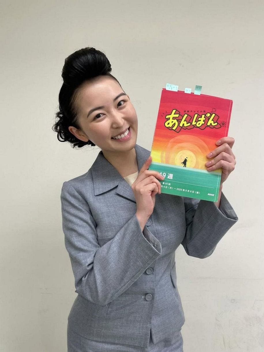 完売クイーン〟5年ぶり〝圧巻グラビアショット〟女優転身おしの沙羅に