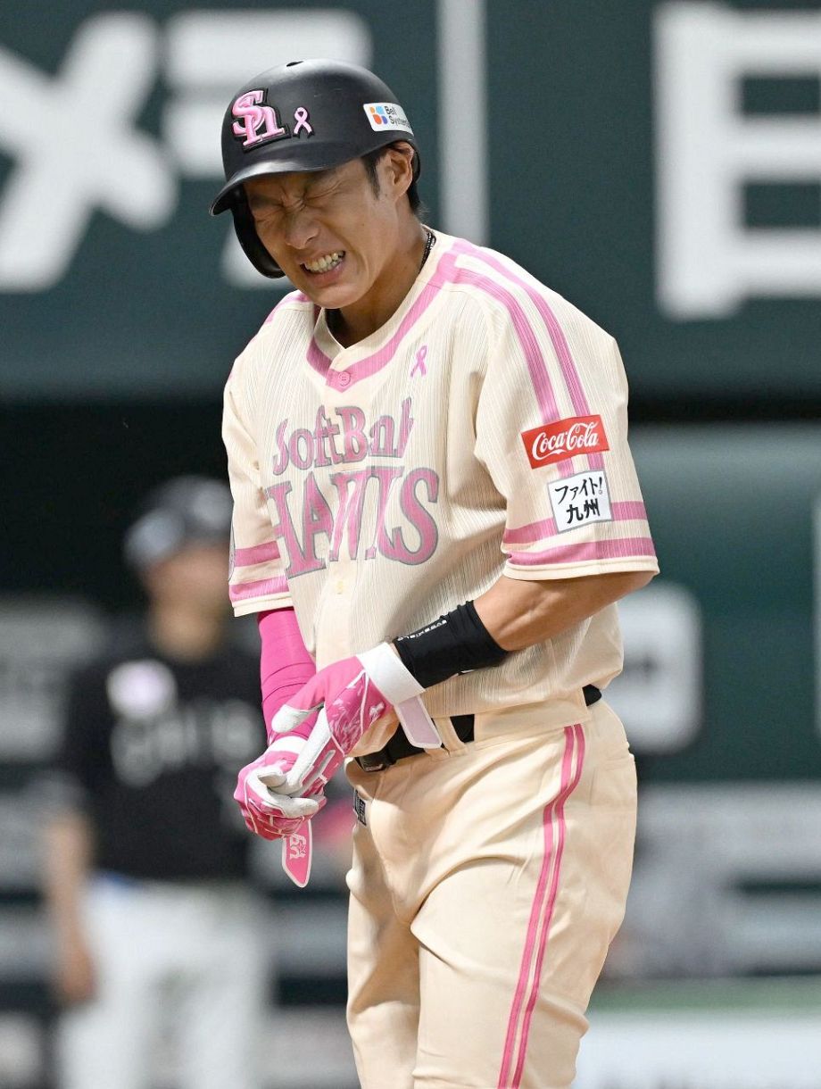 ソフトバンク柳田悠岐にまたもアクシデント 右膝付近に死球で途中交代