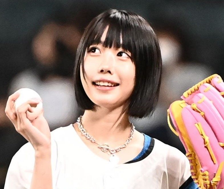 二次元　眼鏡　美少女 別人!? あのちゃん〝黒髪ロングヘア＆黒縁メガネ〟姿に反響続々「新鮮！」「2度見しちゃう」「普通に似合っちゃってる」：「おっ！」でつながる地元密着のスポーツ応援メディア  西スポWEB OTTO!