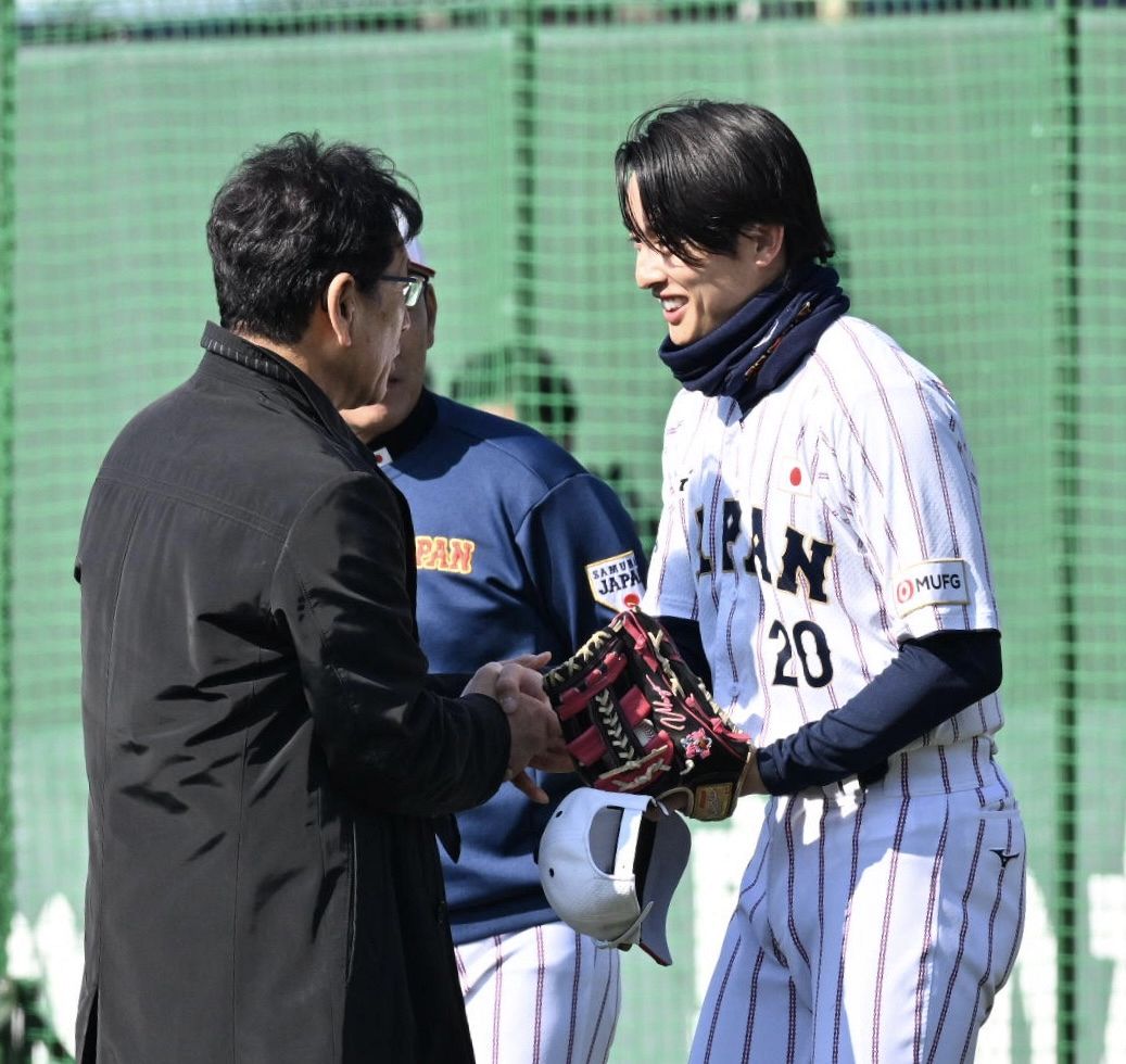 栗山英樹前監督のエールに「いやあ…プレッシャーがのしかかりました(笑)」 ソフトバンク周東佑京が世界一へ思い新た【侍ジャパンWBC事前合宿 ...
