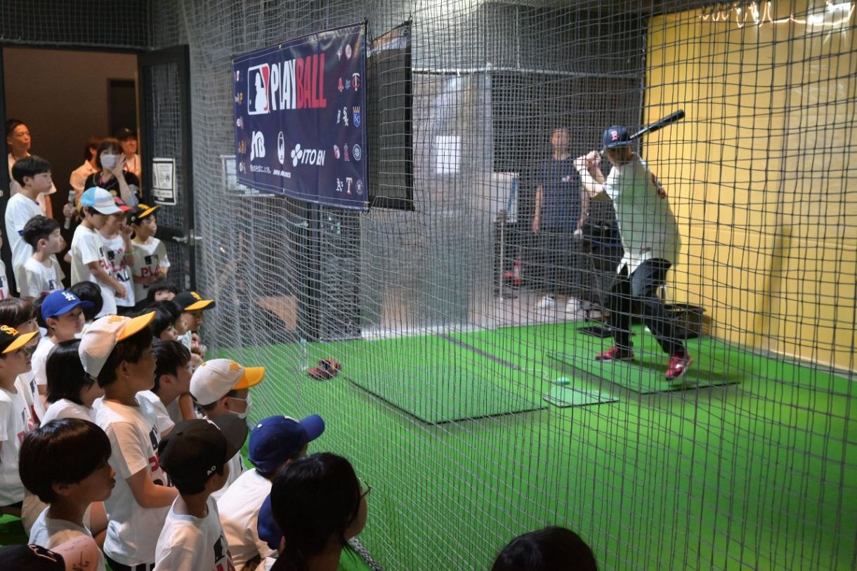 岡島秀樹　巨人時代ゲーム実使用アシックススパイク　NPB、MLB 岡島秀樹 巨人時代ゲーム実使用アシックススパイク NPB、MLB 実使用