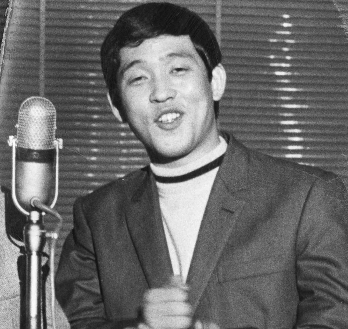 なんと」デフリンピック応援スタンドに84歳〝お笑いレジェンド〟の