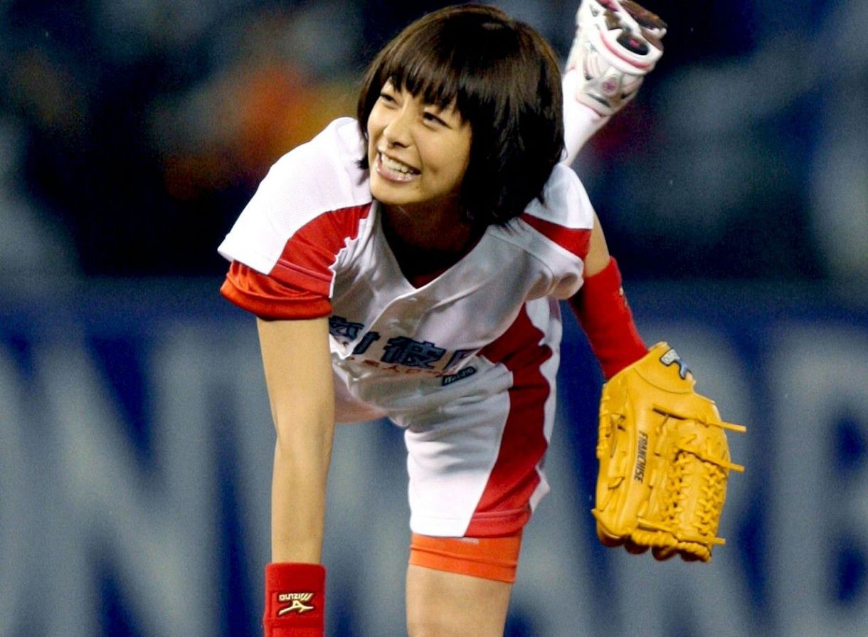 とんでもなくすんげぇ…」〝高校野球PR女子高生〟から24年〝スケスケ