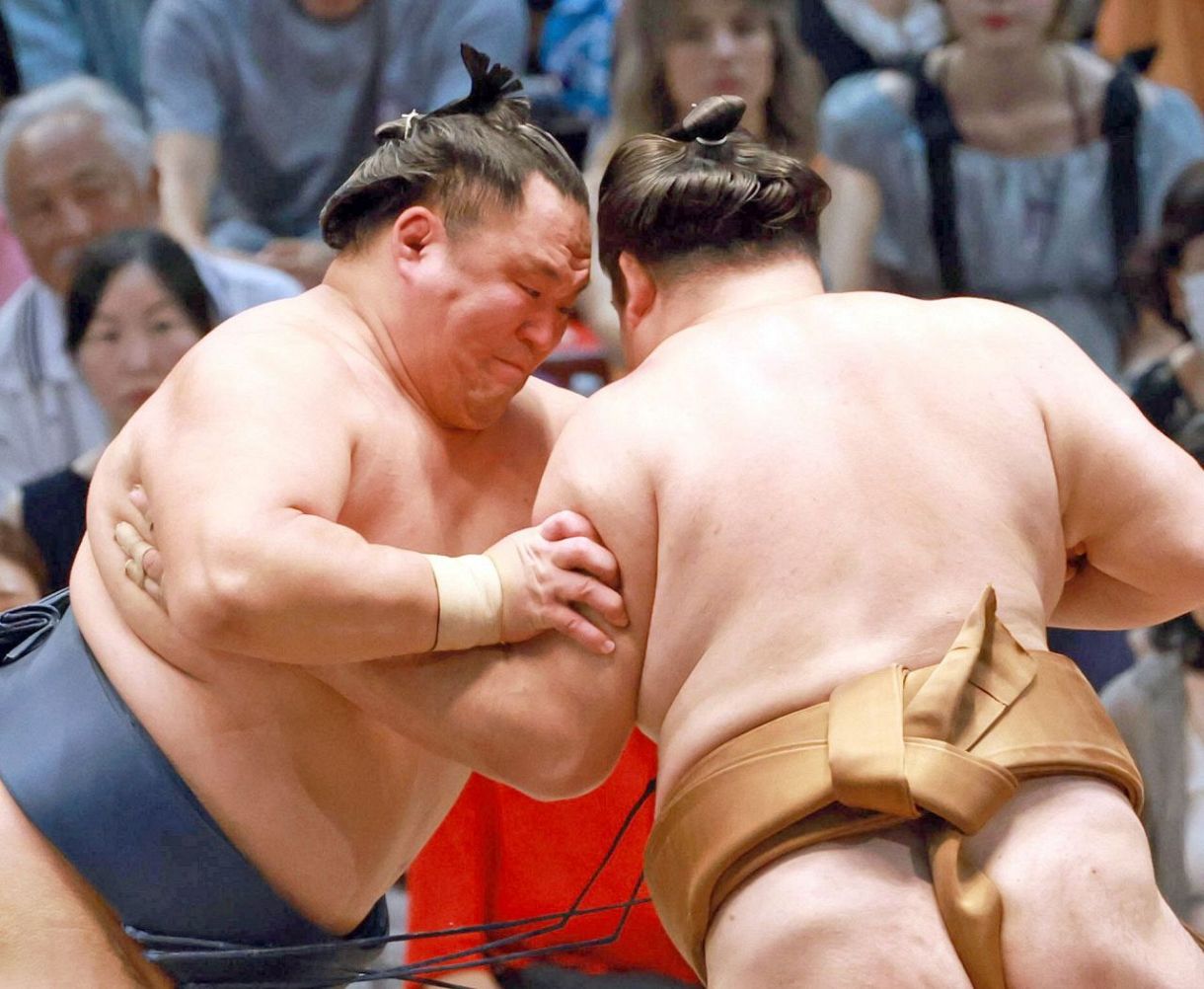 亡き先輩横綱の浴衣身に付け…玉鷲が連敗3で止め5勝目「見守ってくれて 