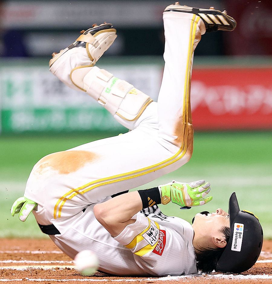 ソフトバンクにまた激震…絶好調の周東佑京にアクシデント 右膝付近に