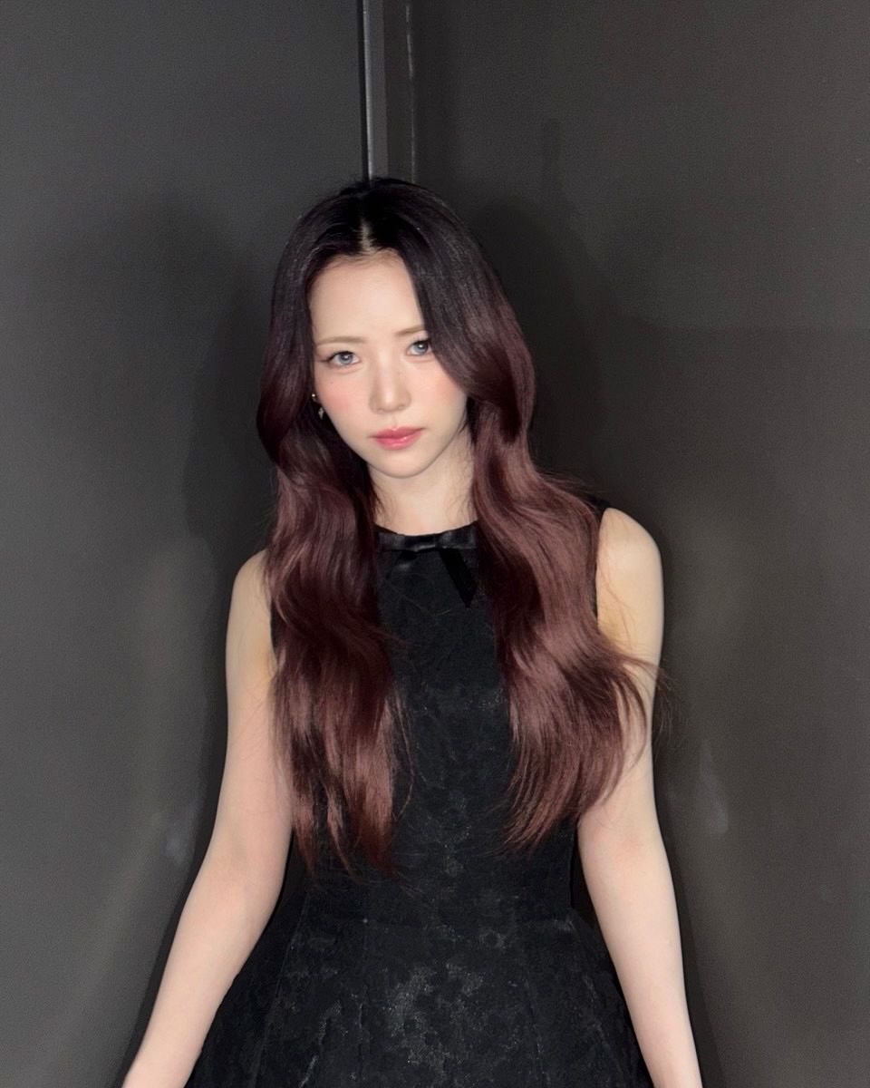 NiziU マヤ 96点セット ずっと上半身のカットでよかった」〝真珠ドレス〟洗練されたNiziUの