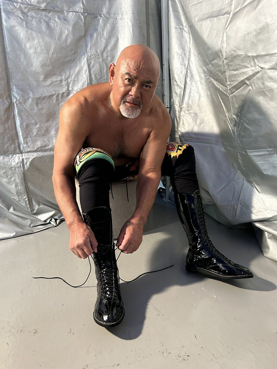 どっちが武藤さんですか？」武藤敬司と48歳芸人の2ショットに