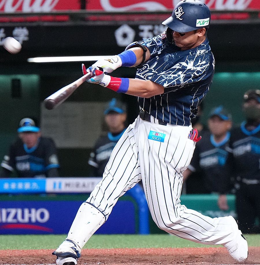 西武 栗山選手 使用済みバッテ 2025年最新】栗山巧グローブの人気アイテム - メルカリ