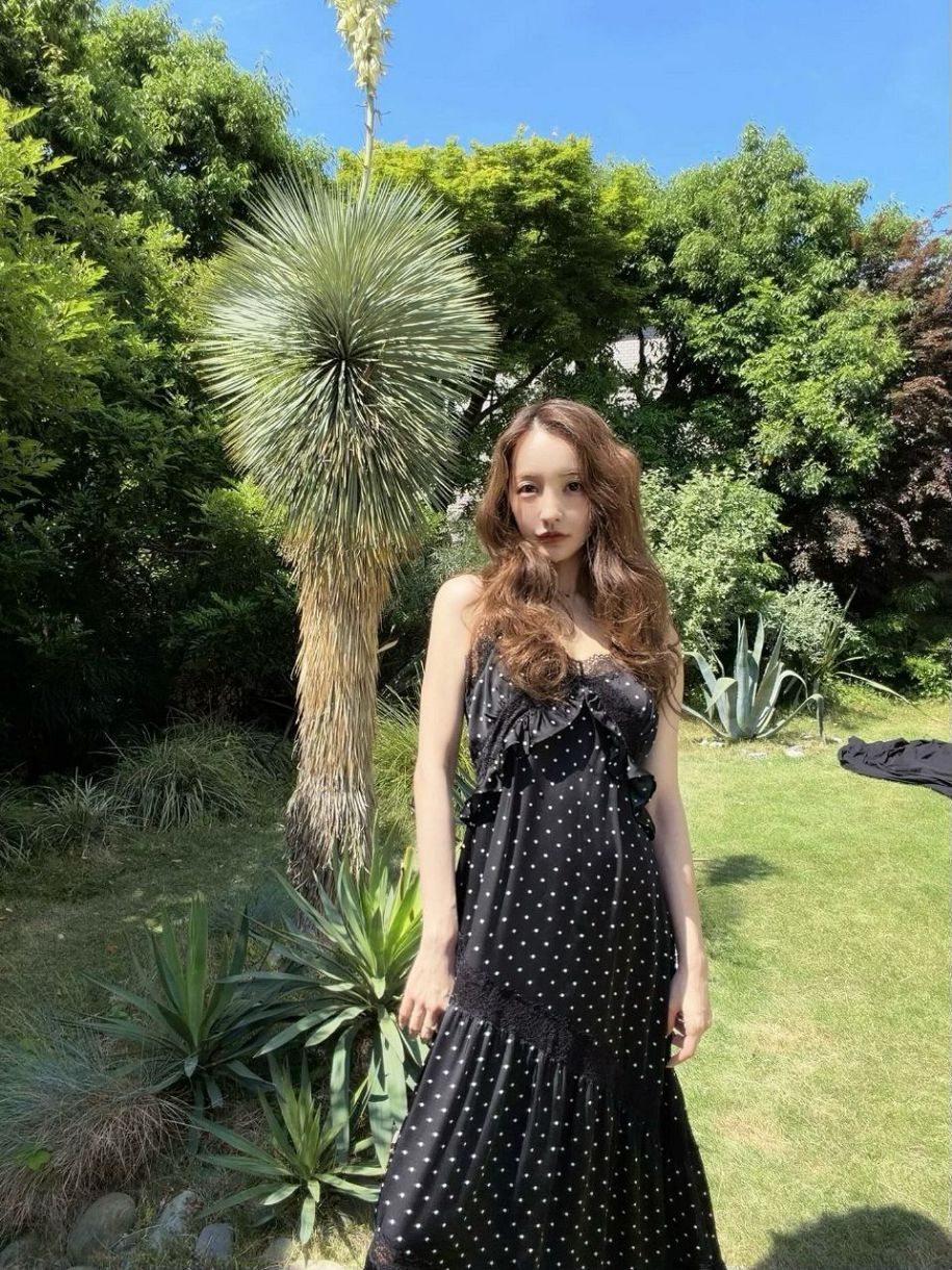 超ミニ＆ゆるタンクトップ…〝平成ギャル〟姿が反響！35歳にな｜超ミニ