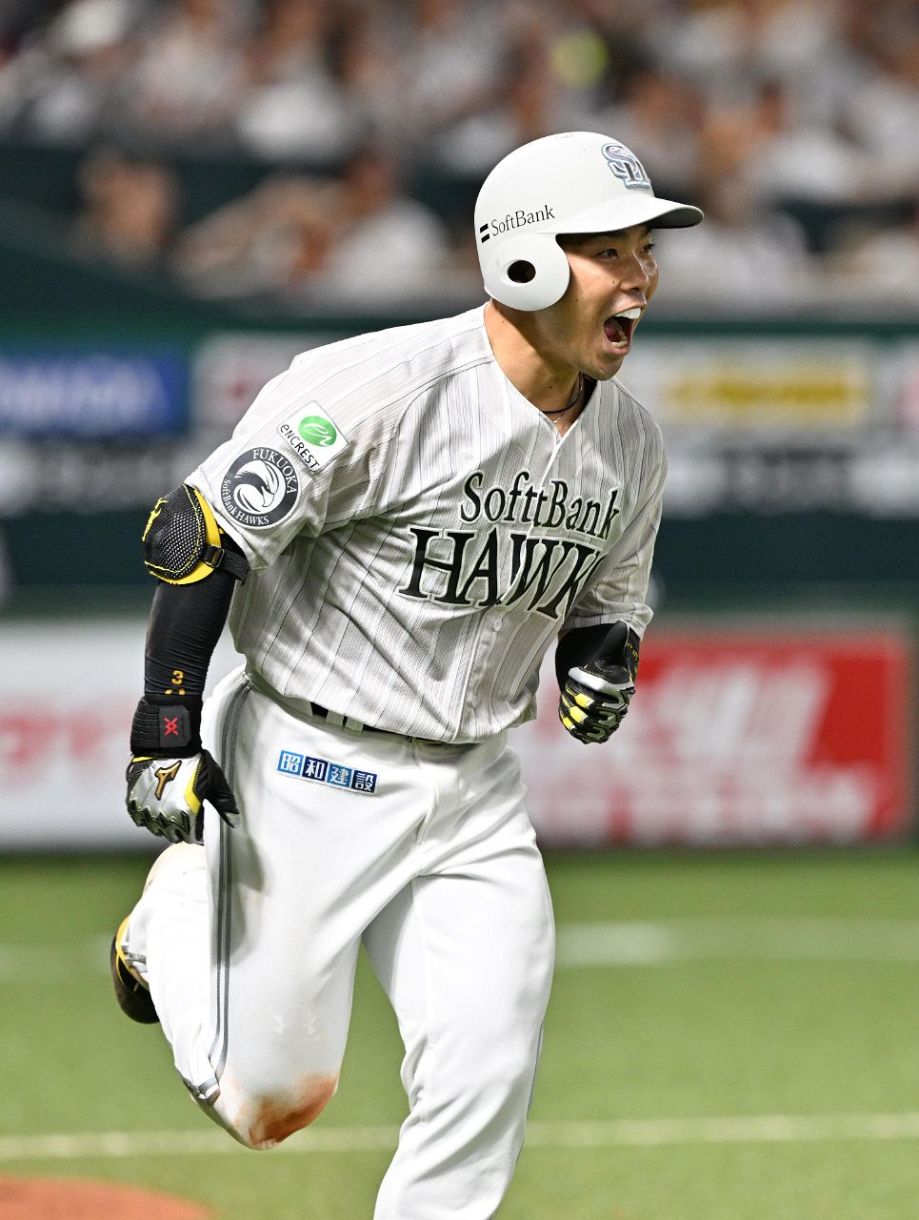 5回1死二、三塁、右越え3ランを放ち、ほえる近藤（撮影・星野