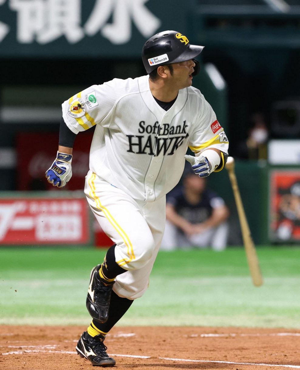 動画】「バット投げ綺麗すぎる」ソフトバンク嶺井博希、代打で移籍後初