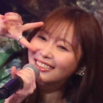 時計、ブレスレット、指輪、凄い数」指原莉乃の〝ほろ酔い〟ショットが