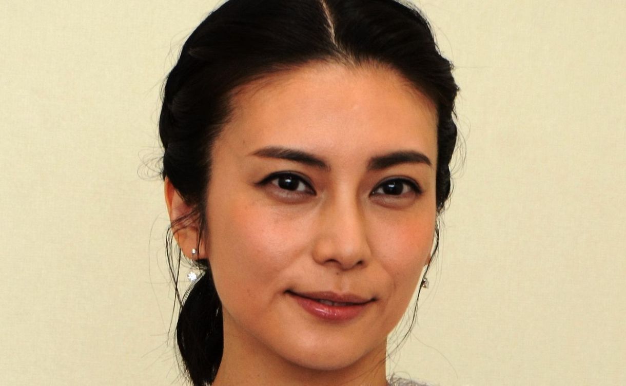 ビジュ爆発!」柴咲コウ〝プライベート1泊旅行〟自然体の笑顔に反響