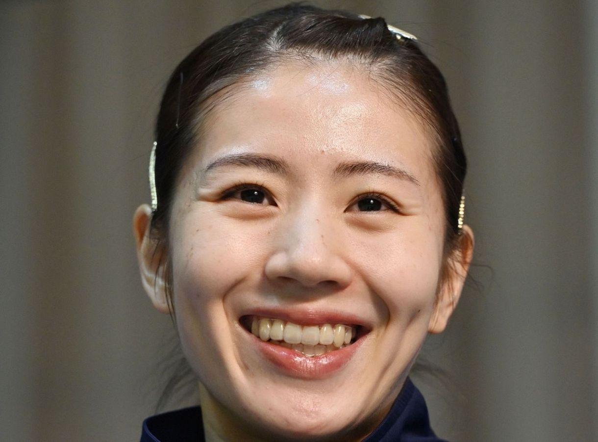 髪の毛下ろしオフモード…バド志田千陽〝送別会〟巨大ケーキショットに