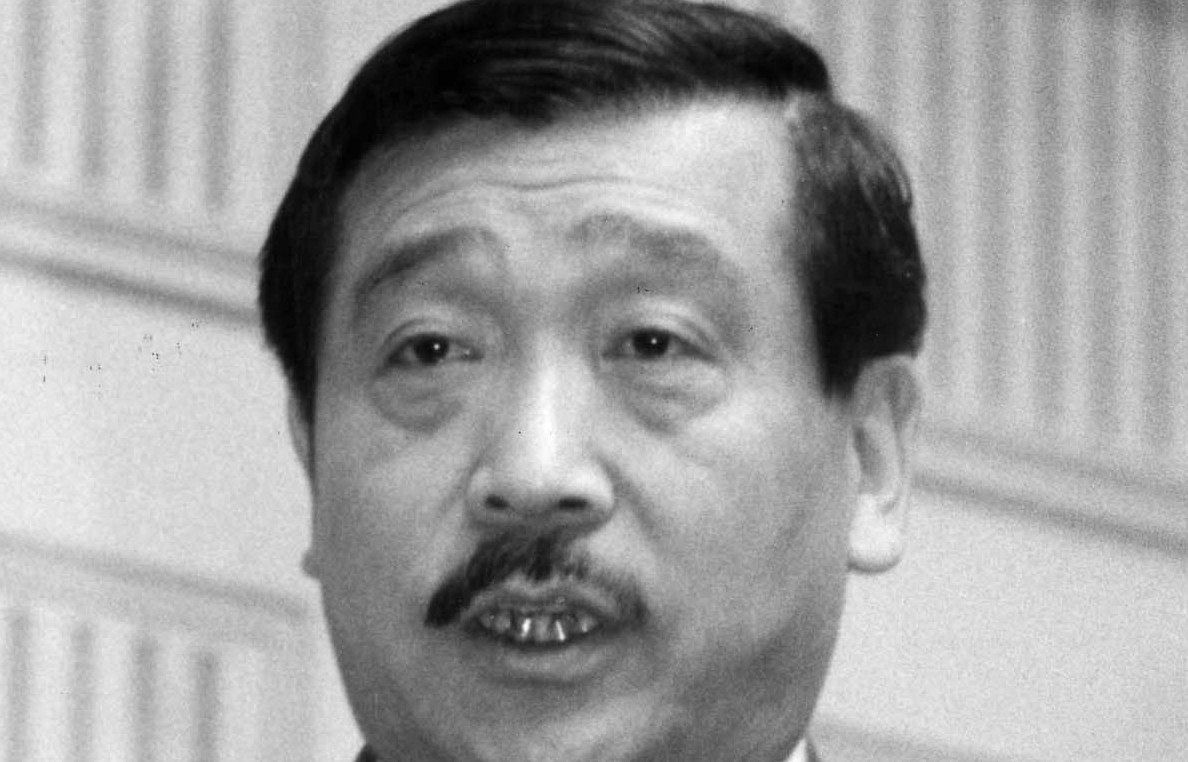 ちょび髭様 ちょび髭がない(衝撃)」「生き様がロック」〝驚異の83歳〟｜「違和感の