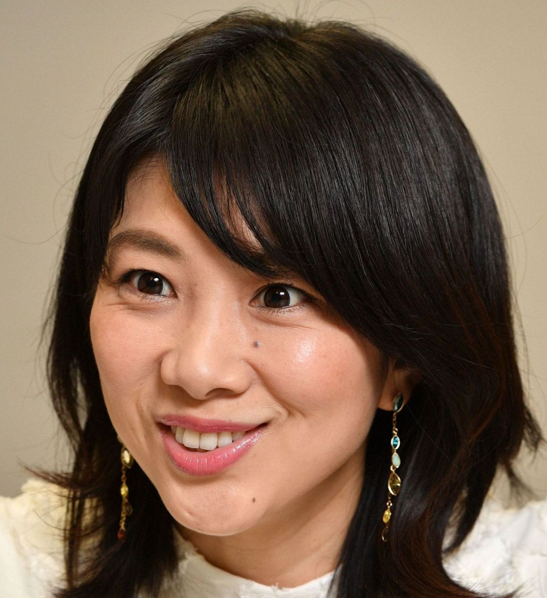 潮田玲子スポーツ 肩の逞しさは隠しきれませんが」潮田玲子さんが美デコルテ全開のストラップレスドレス姿披露  「大好きなお姉様方と」4ショットも：「おっ！」でつながる地元密着のスポーツ応援メディア 西スポWEB OTTO!