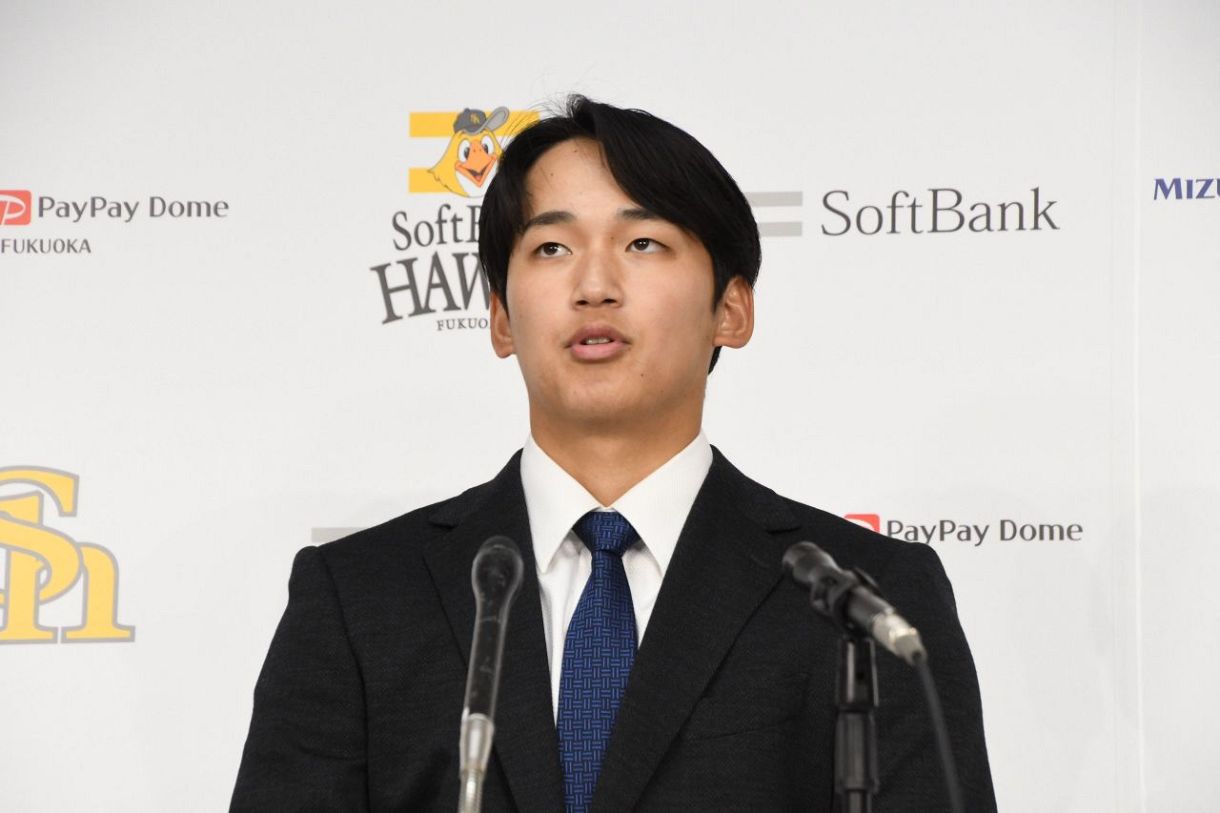 ソフトバンク前田悠伍は年俸1100万円でサイン オフは千賀滉大に