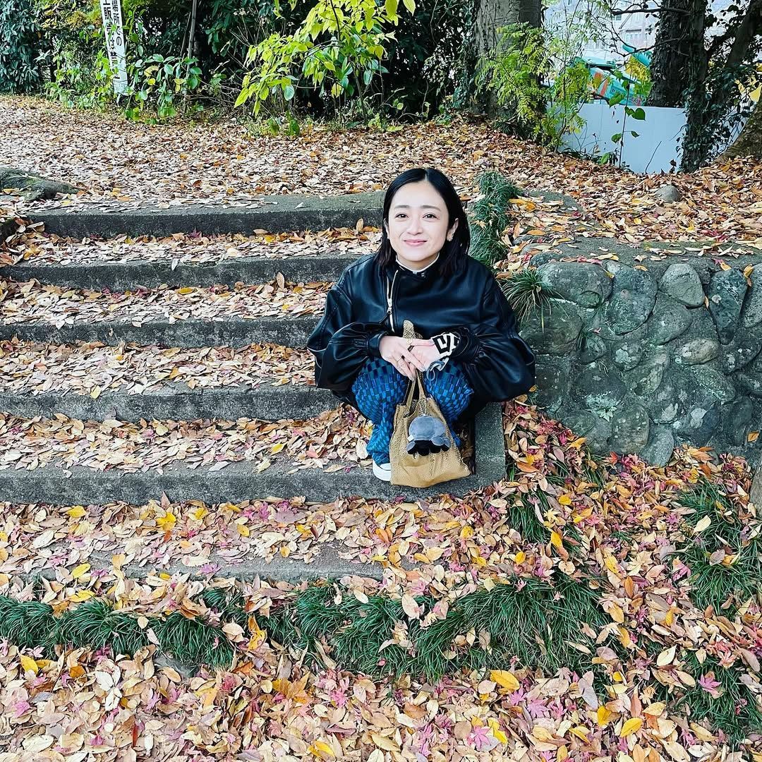 これ、今ですか？」安達祐実〝44歳のサロペット〟姿に「なんじゃ
