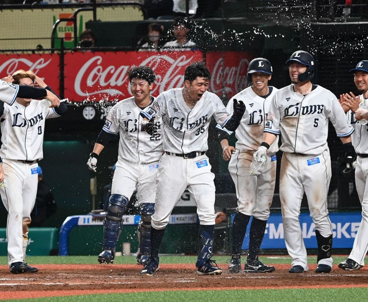 西武、今季初のサヨナラ勝ち 若林が先制ソロ＆サヨナラ2ラン 連敗は4で