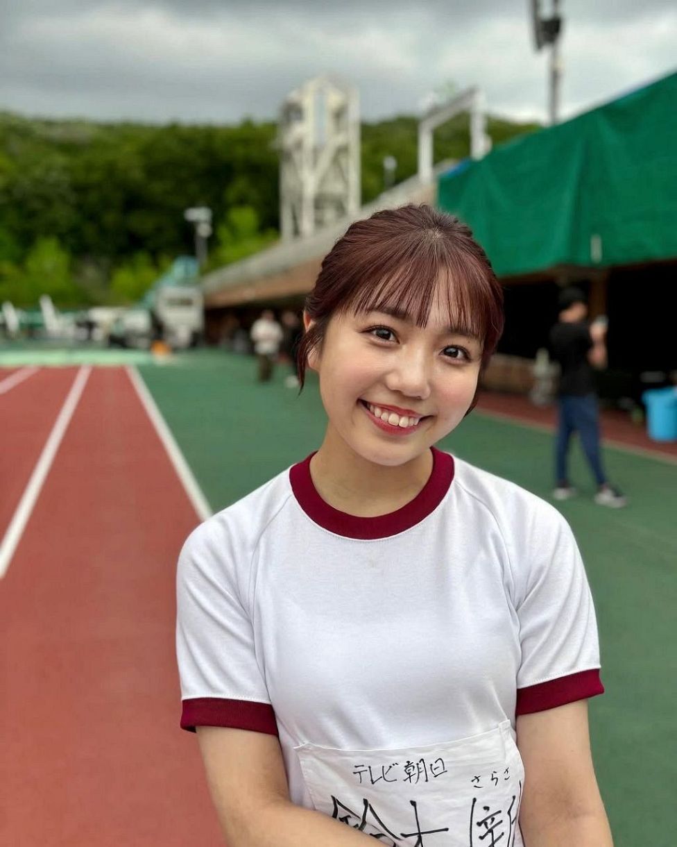 透けてる！」タモリの隣にいるテレ朝・鈴木新彩アナに反響「TVに釘付け