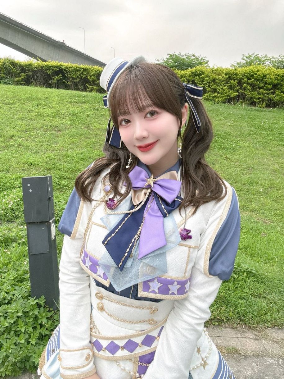 BanG Dream!」「ウマ娘」声優の伊藤彩沙〝20代ラスト〟タイトなワンピ