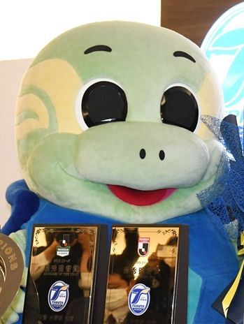 大分トリニータ　ニータン顔だらけパーカー ファン歓喜!?「リターン品が既にブッ飛んでる」 ニータンだらけT