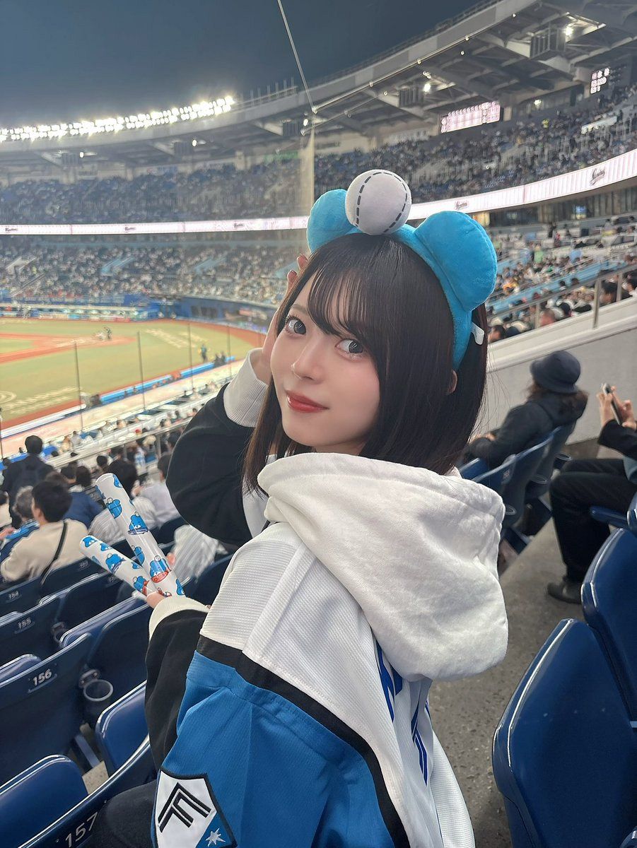 180度違う」ビジュアルを公開した塩澤みさき（X@AOAO｜「なんやってー
