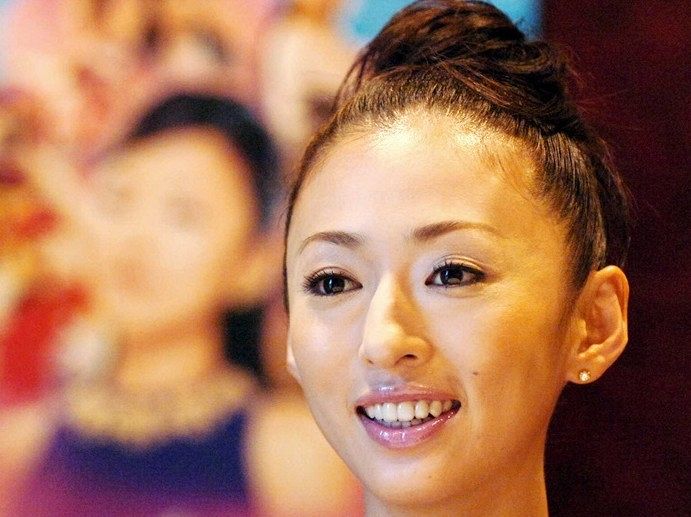 最高の家族写真」松雪泰子、市村正親＆本田響矢と〝寄り添い3ショット