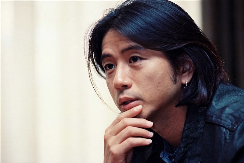 80年代の象徴〟やんちゃなボーカルも62歳に…最新ショットに反響続々